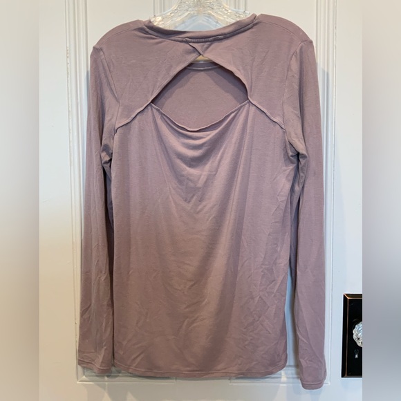 Diadora Long Sleeve T- Shirt with Open Back Accent - Size M - Picture 2 of 3